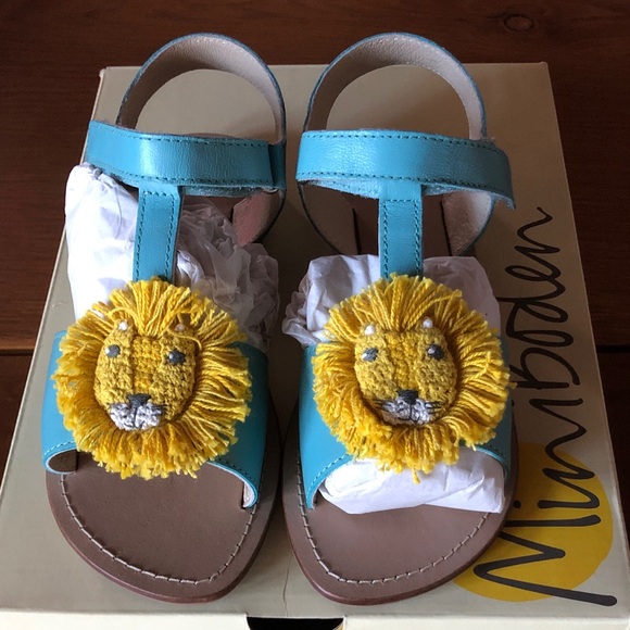 Mini Boden Other - Mini Boden Blue Sandals Raffia Yellow Lion Appliqué
